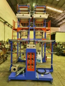 เครื่องเป่าถุงพลาสติกแบบ single-screw extruder แบบ 2 หัวเป่า ประกอบโดยทีมงานช่างเครื่องมืออาชีพ