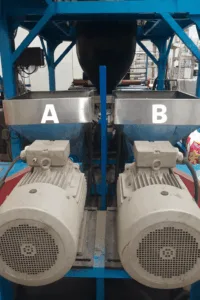 ถังเป่าเม็ดพลาสติกจะแยกออกเป็น 2 ถัง ในการแต่งเติมเม็ดพลาสติกซึ่งแยกออกเป็นด้านในกับด้านนอกของถุง